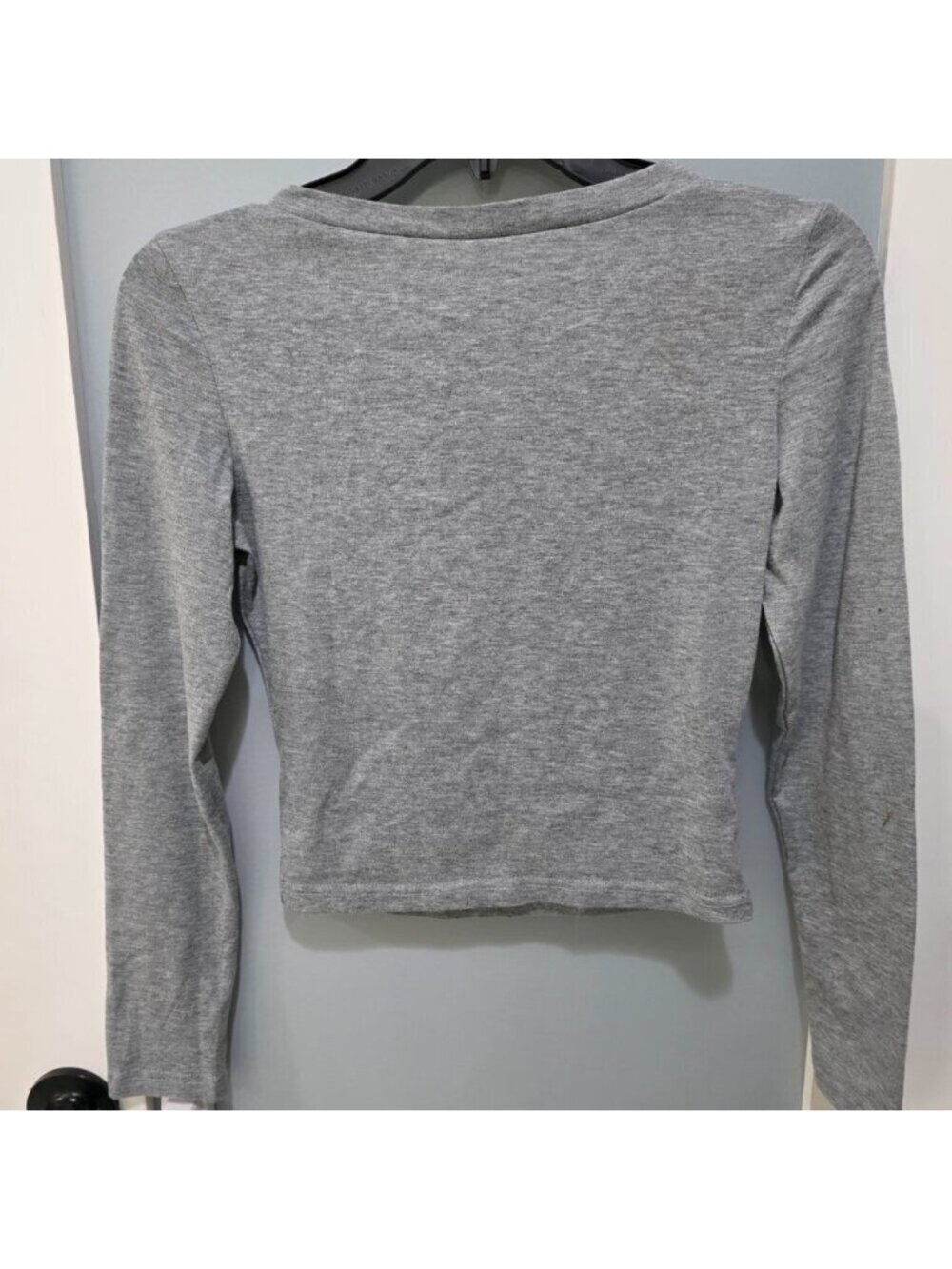 Grey Cross Graphic Long Sleeve V-Neck Crop Top Women’s Small - Picture 6 of 7